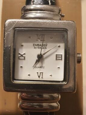 🦋10/$20🦋 Embassy by Gruen Silver/White Women's Cuff Watch